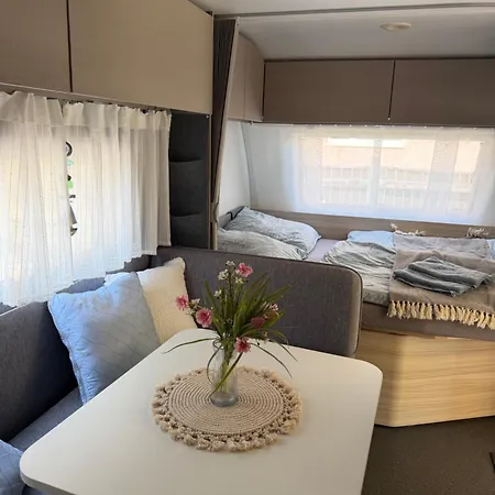 Zahrazany Karavan * Most